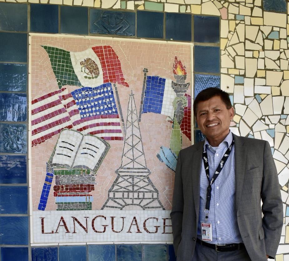 Dual Language Director Alfredo Ortiz